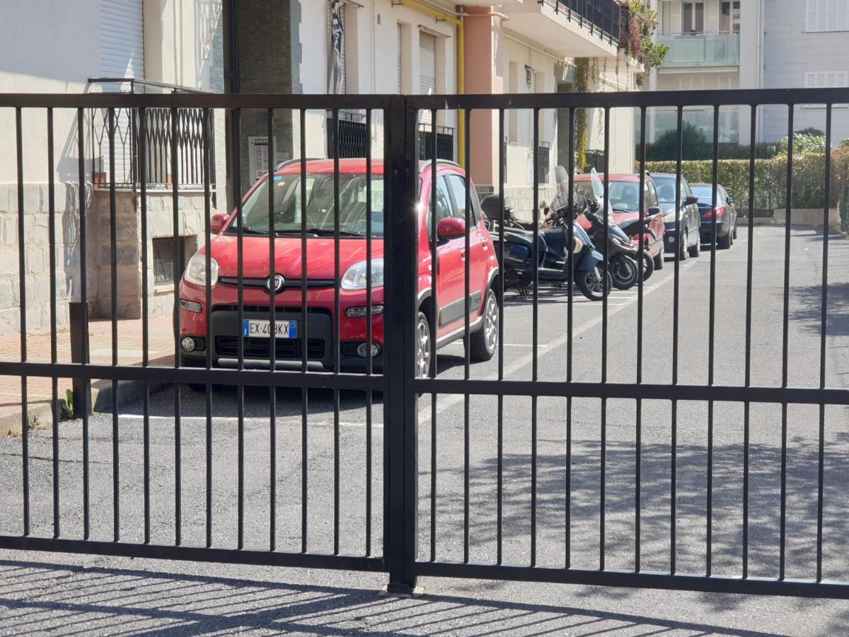 شقة Albenga Sul Mare Famiglie Ed Amici Fino 10 Posti المظهر الخارجي الصورة