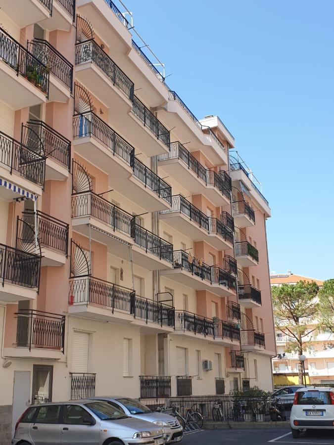 شقة Albenga Sul Mare Famiglie Ed Amici Fino 10 Posti المظهر الخارجي الصورة