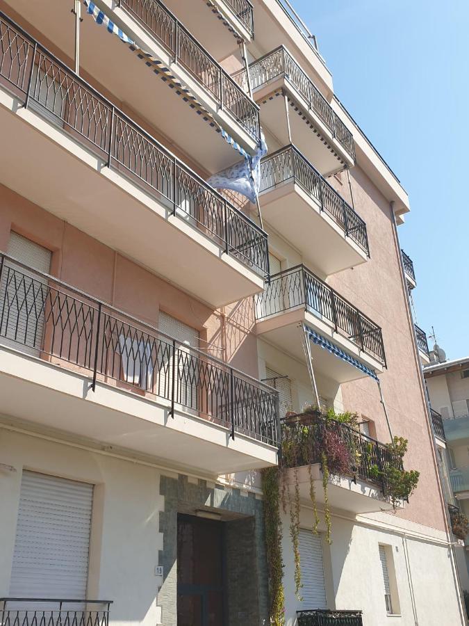 شقة Albenga Sul Mare Famiglie Ed Amici Fino 10 Posti المظهر الخارجي الصورة